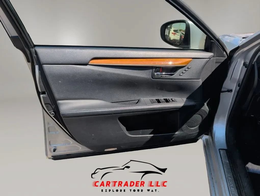 Used 2013 Lexus ES 300h w/ Luxury Pkg FWD image 16