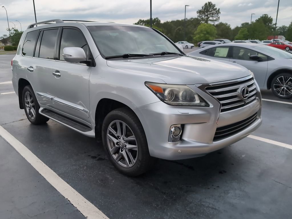 Used 2013 Lexus LX 570 4WD w/ Luxury Pkg image 5