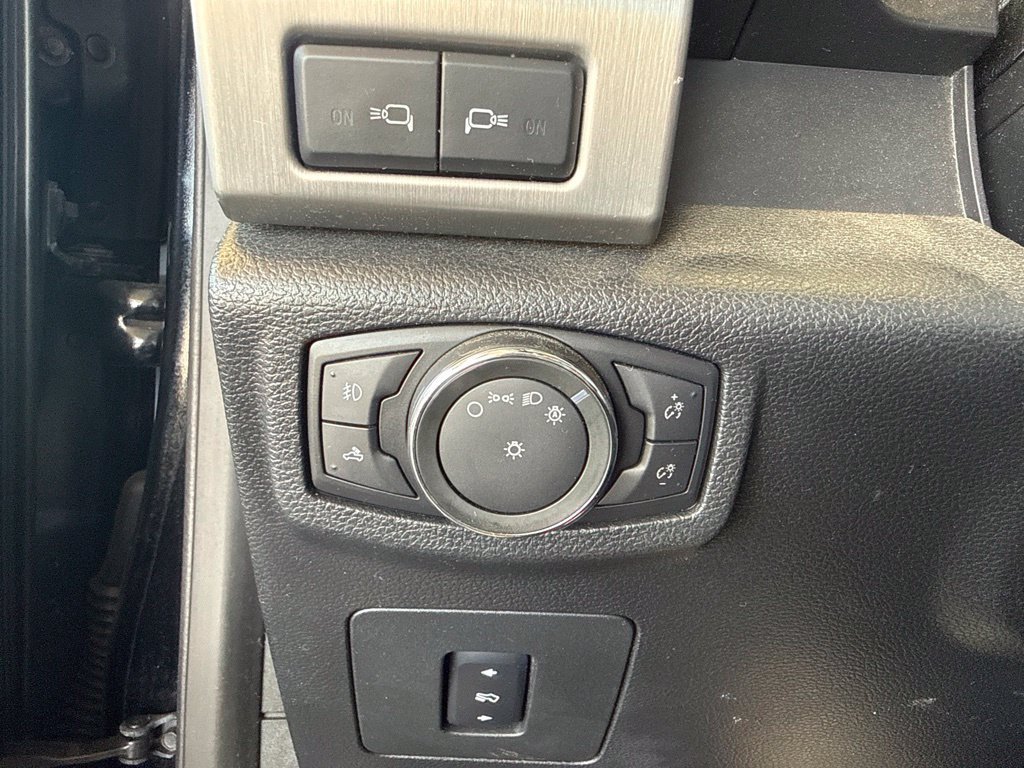 Used 2016 Ford F150 Platinum w/ Equipment Group 701A Luxury AWD/4WD image 15