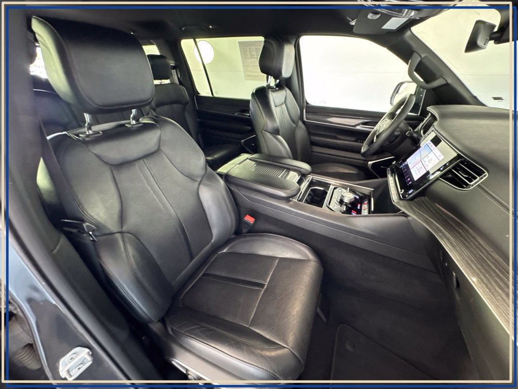 Used 2022 Jeep Wagoneer Series III AWD/4WD image 45