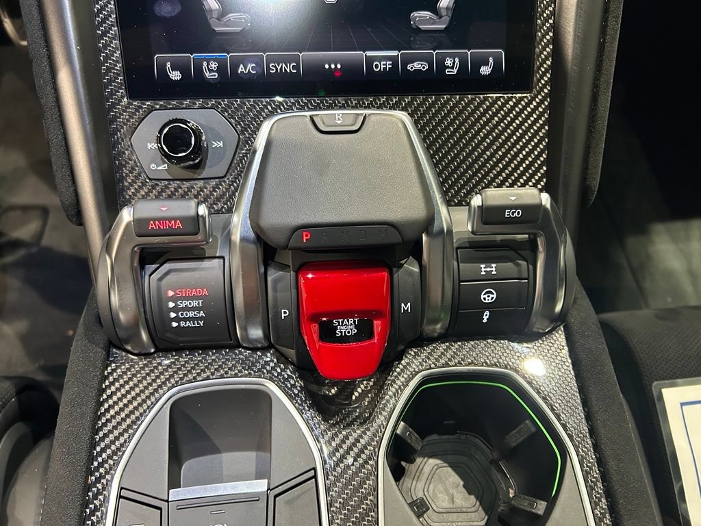 Used 2024 Lamborghini Urus Performante AWD/4WD image 25