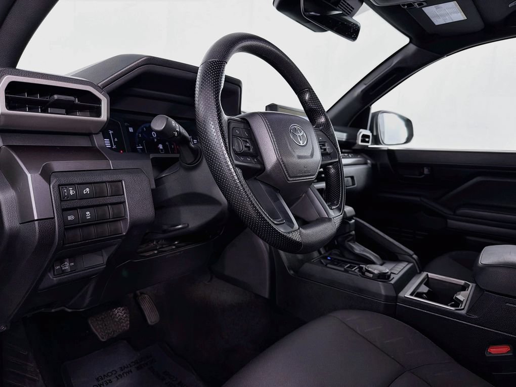 Used 2025 Toyota Tacoma SR5 AWD/4WD image 14