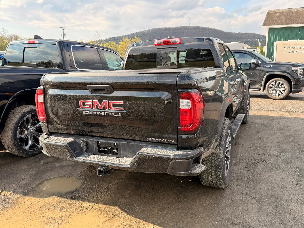 Used 2023 GMC Canyon Denali AWD/4WD image 2