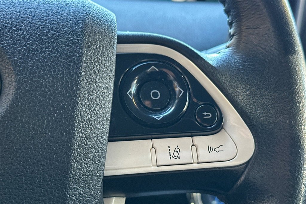 Used 2017 Toyota Prius Prime Premium image 30