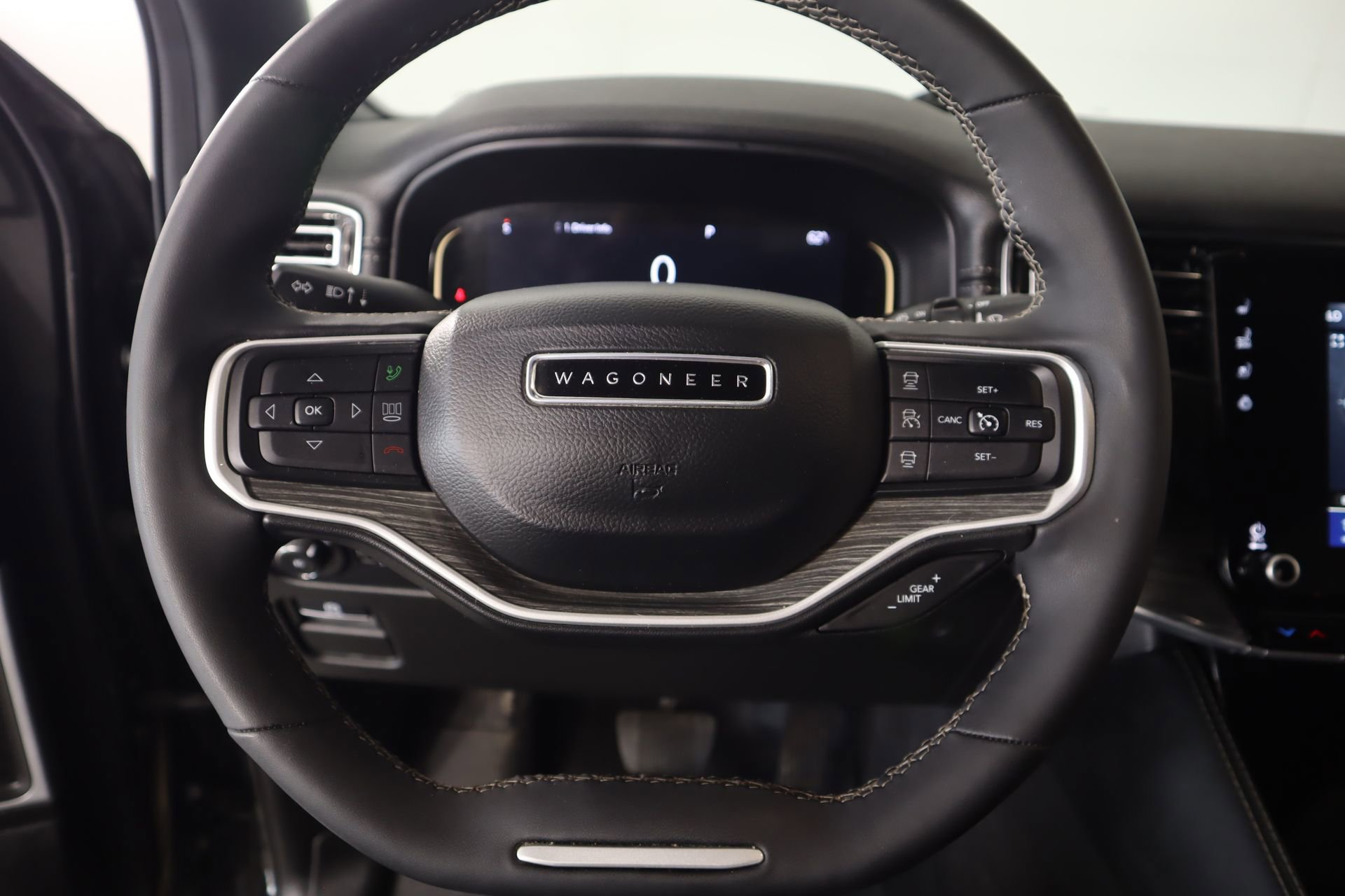 Used 2022 Jeep Wagoneer Series III w/ Flexible Seating Group AWD/4WD image 3
