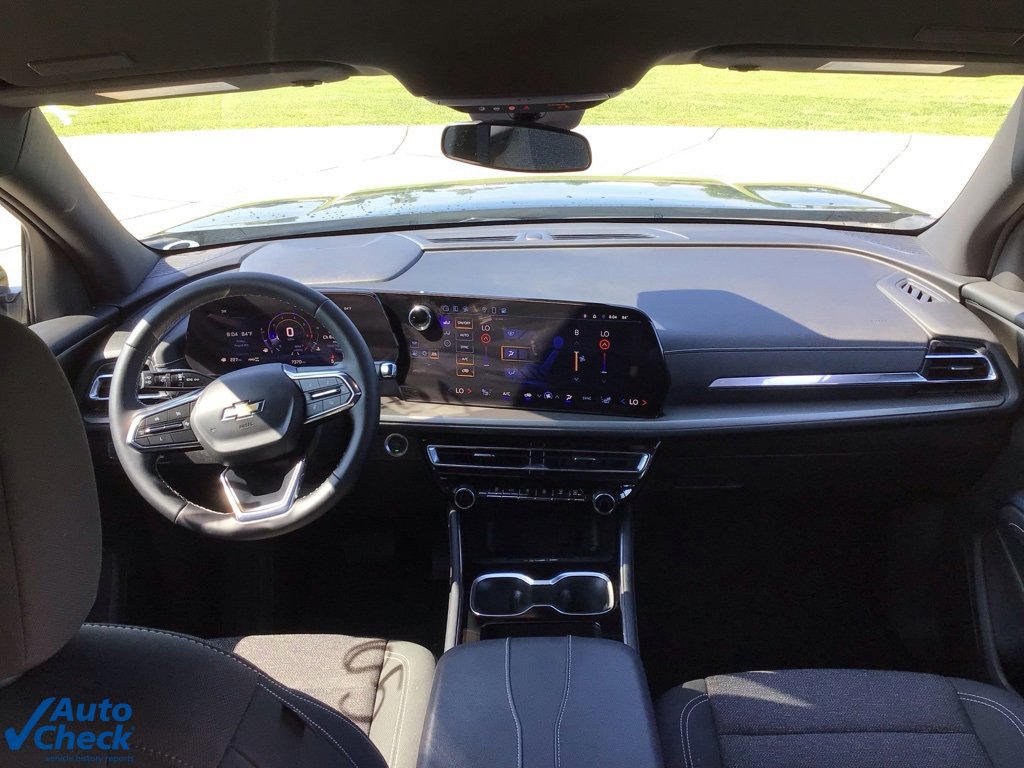 Used 2025 Chevrolet Traverse LT image 19