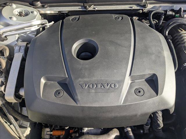 Used 2018 Volvo XC60 T8 Momentum w/ Vision Package image 24