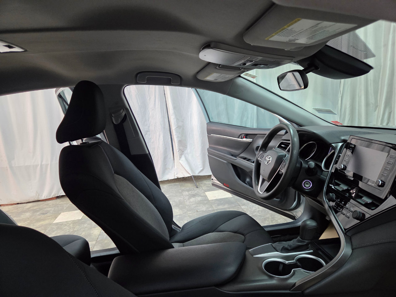 Used 2021 Toyota Camry LE image 23
