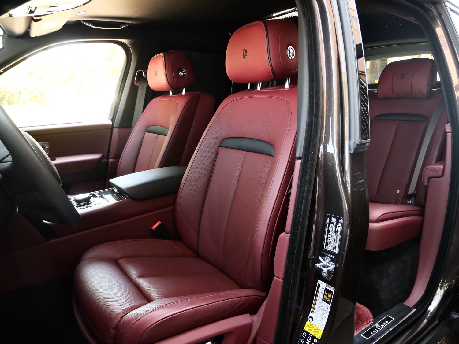 Certified 2023 Rolls-Royce Cullinan Black Badge w/ Driver's Package AWD/4WD image 33