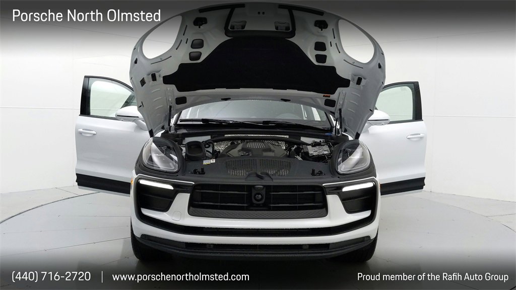 Used 2022 Porsche Macan image 11