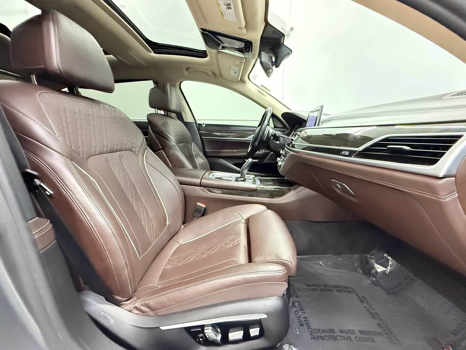 Used 2017 BMW 740i xDrive AWD/4WD image 26