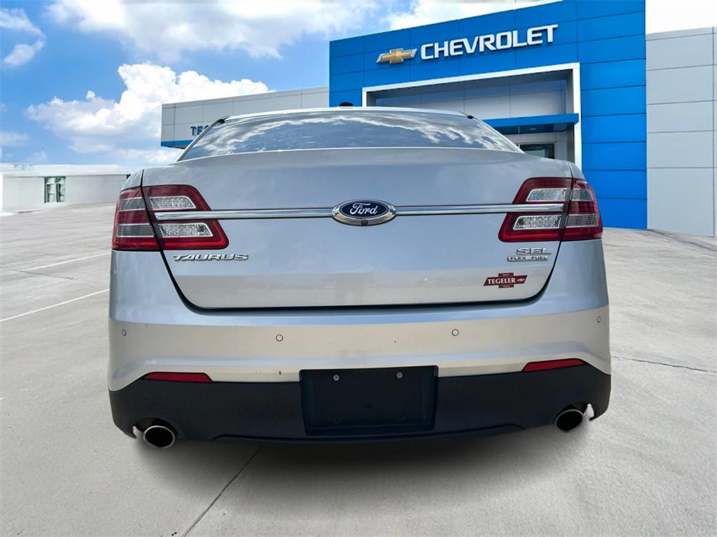 Used 2018 Ford Taurus SEL image 6