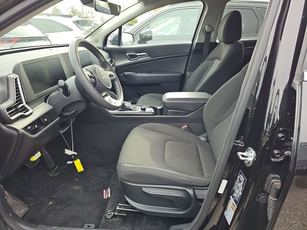 Used 2024 Kia Sportage LX image 3