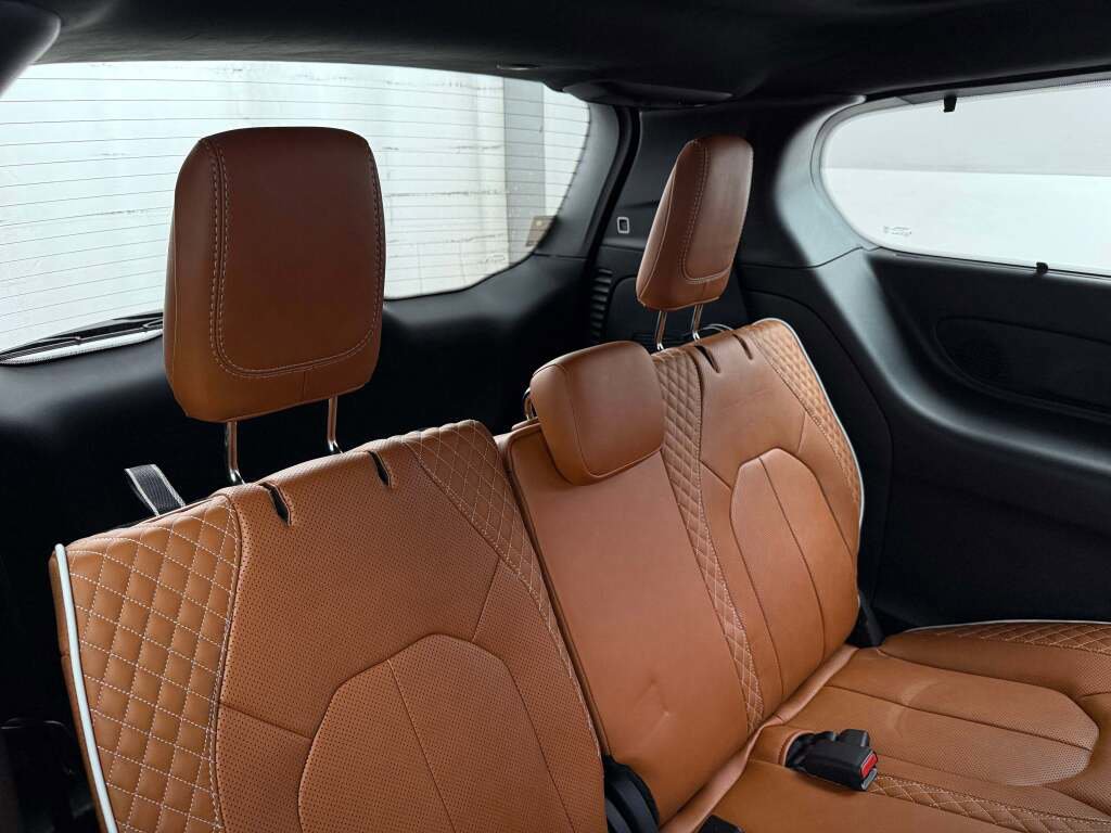 New 2026 Chrysler Pacifica Pinnacle image 35
