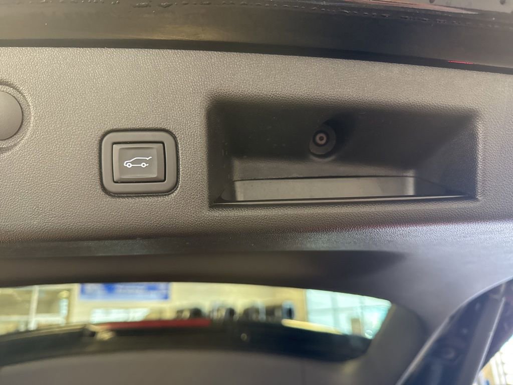 Used 2023 Chevrolet Equinox Premier image 30