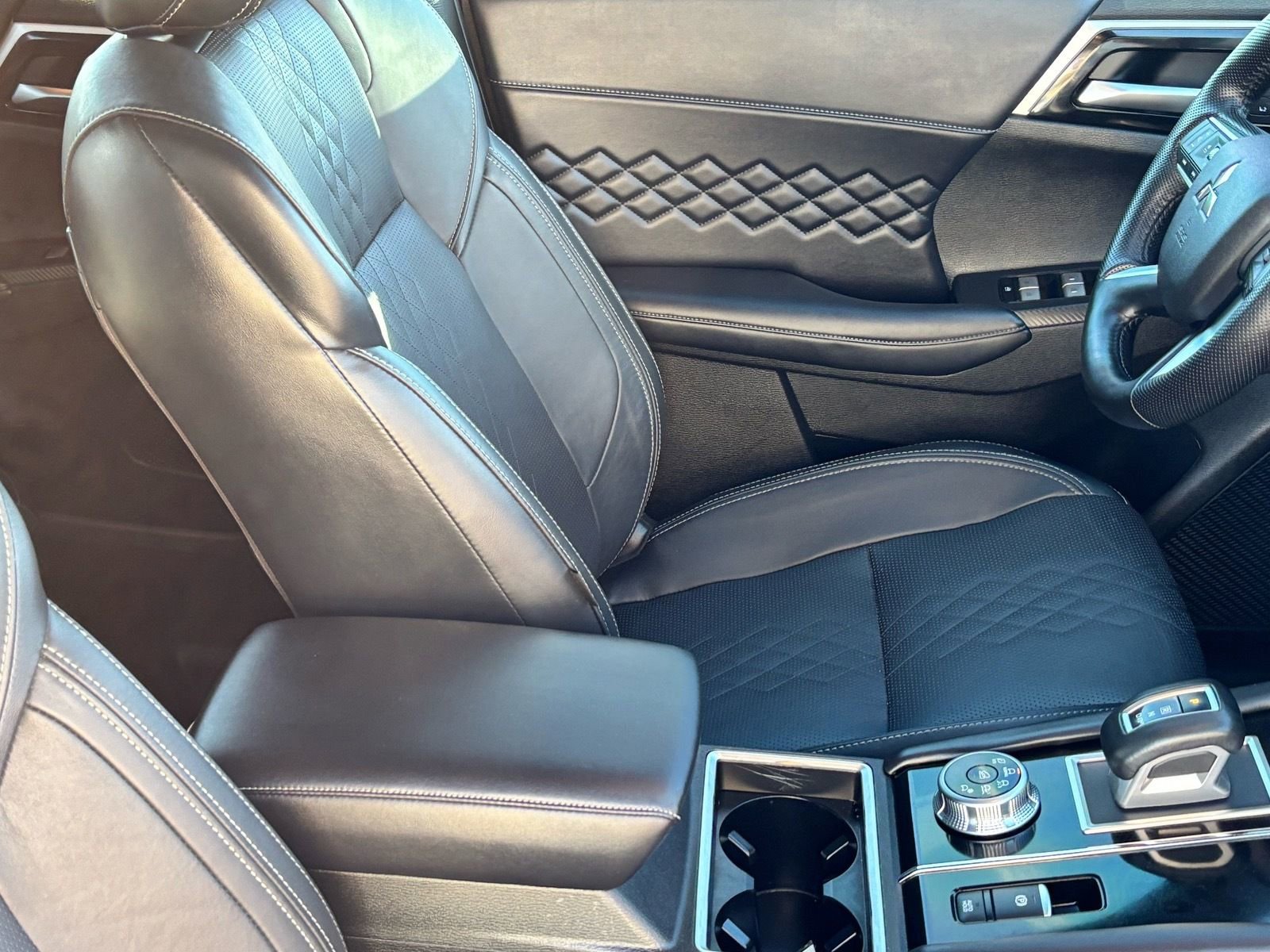 Used 2024 Mitsubishi Outlander SEL image 12