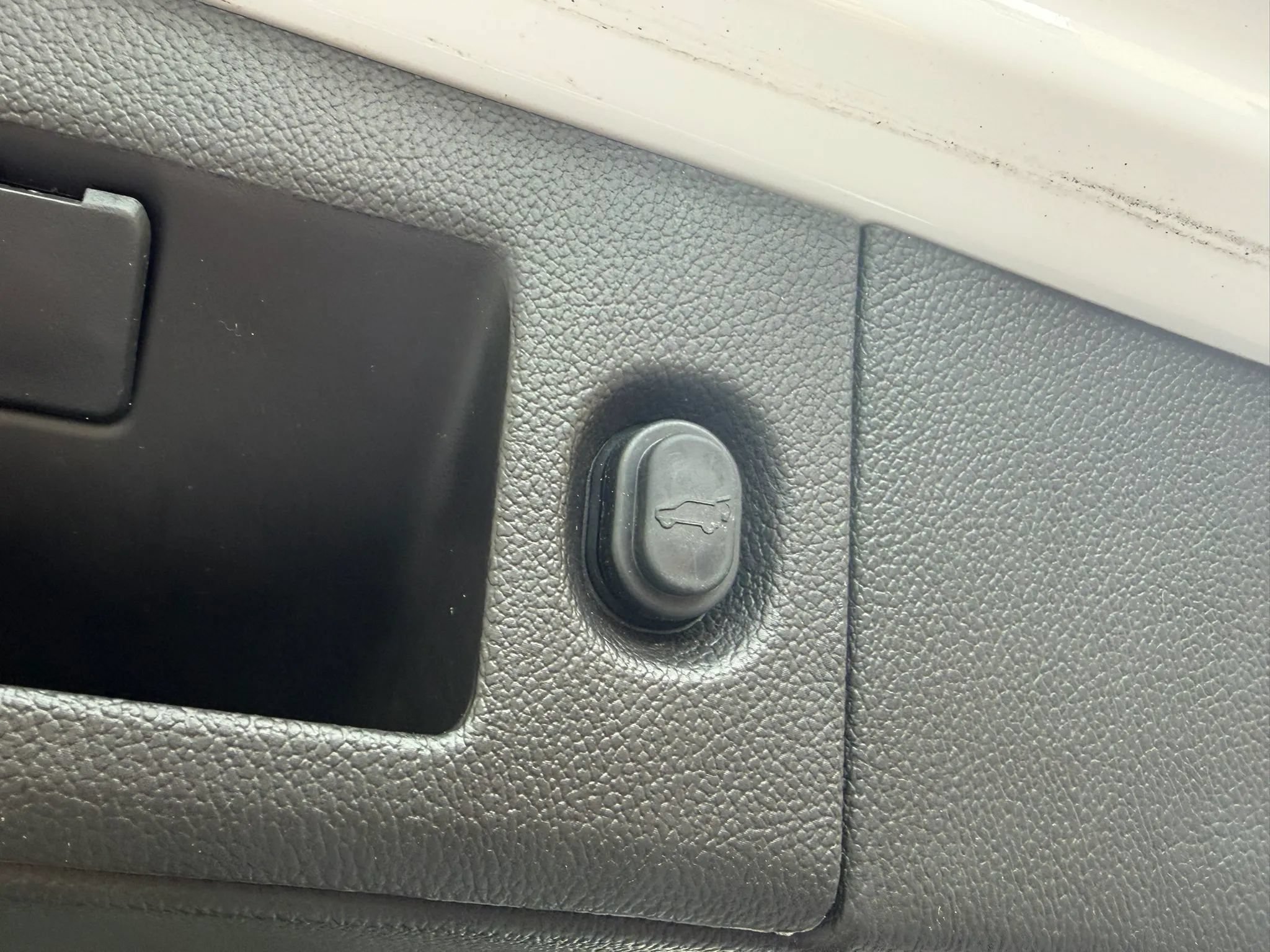 Used 2015 Chevrolet Tahoe LT AWD/4WD image 36