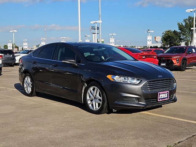 Used 2015 Ford Fusion SE FWD image 3