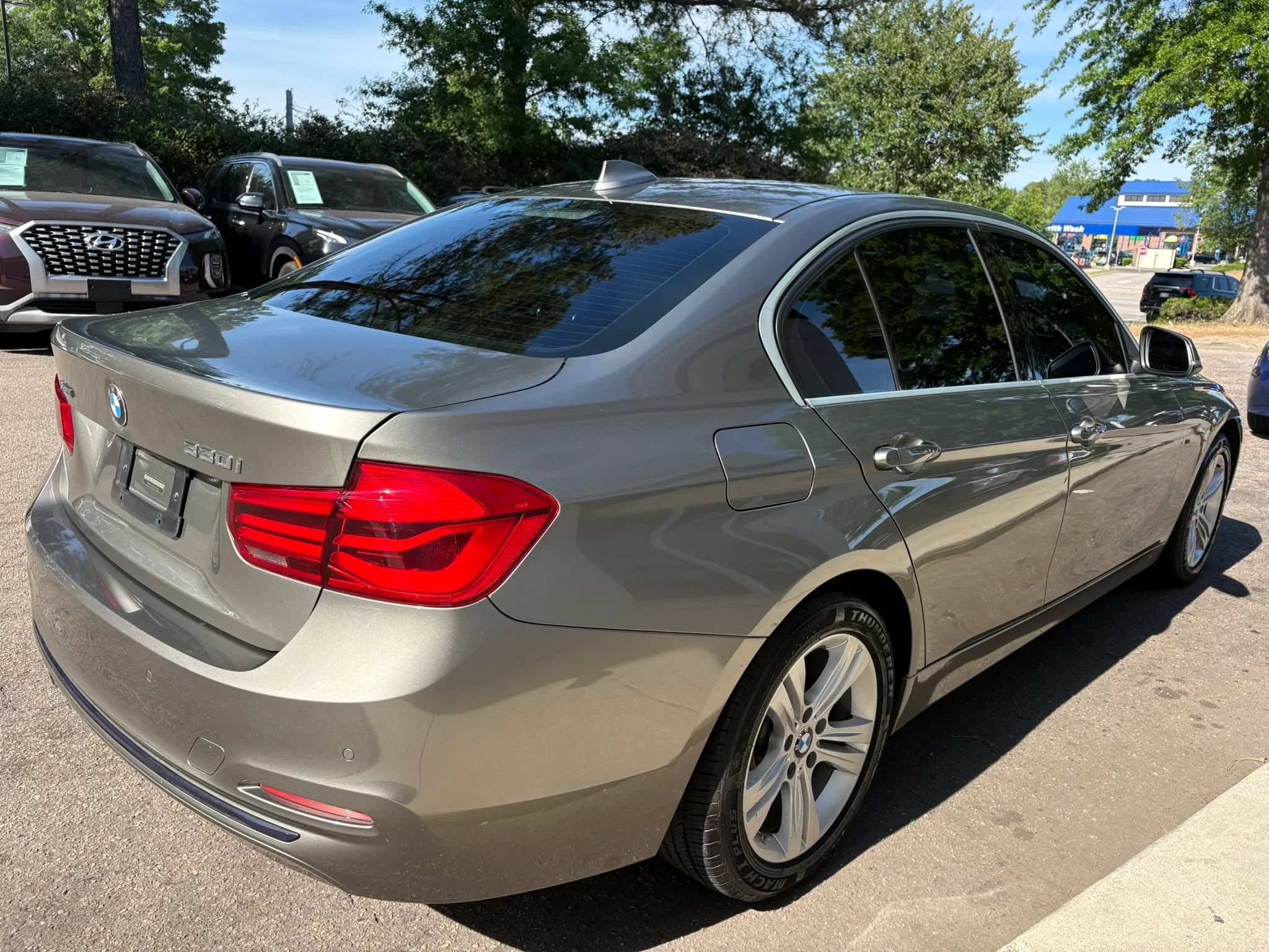 Used 2017 BMW 330i xDrive Sedan AWD/4WD image 5