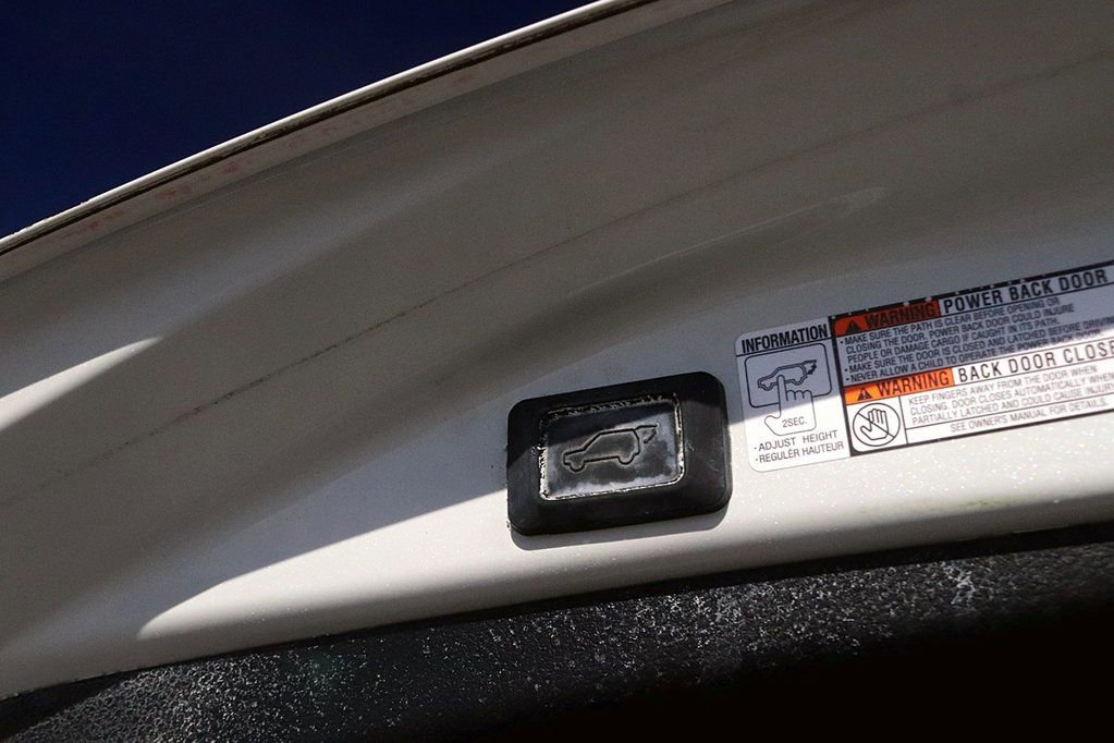 Used 2015 Toyota RAV4 Limited image 17