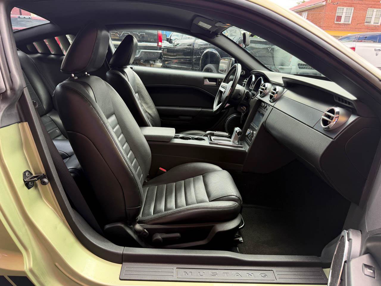 Used 2006 Ford Mustang GT Premium RWD image 21
