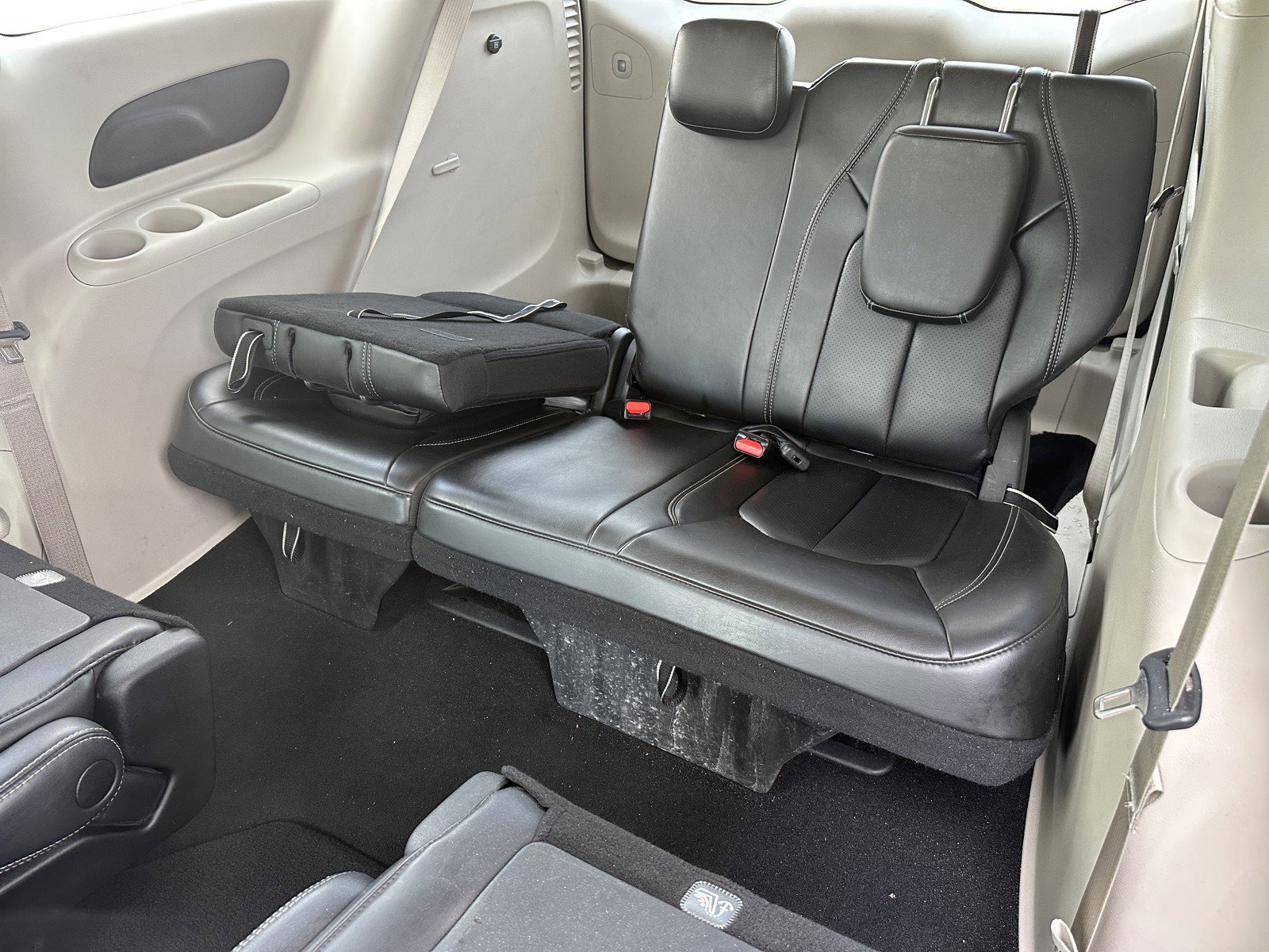 Used 2023 Chrysler Pacifica Touring-L FWD image 20