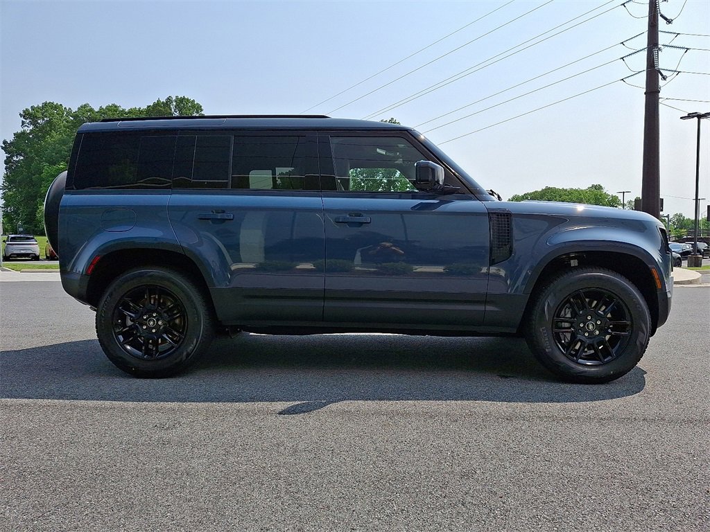 Used 2025 Land Rover Defender 110 S image 3