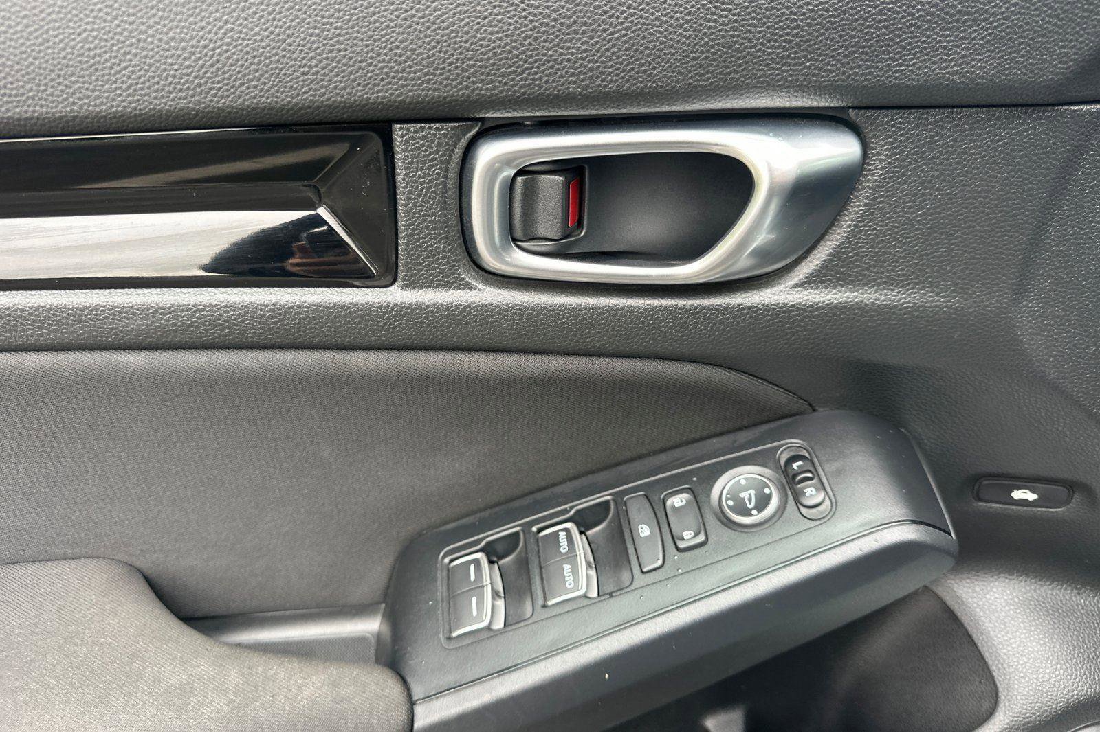 Certified 2025 Honda Civic Sport Touring image 4