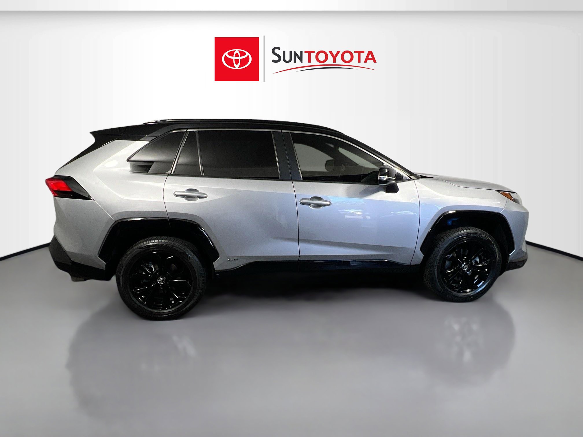 Used 2022 Toyota RAV4 XSE AWD/4WD image 2