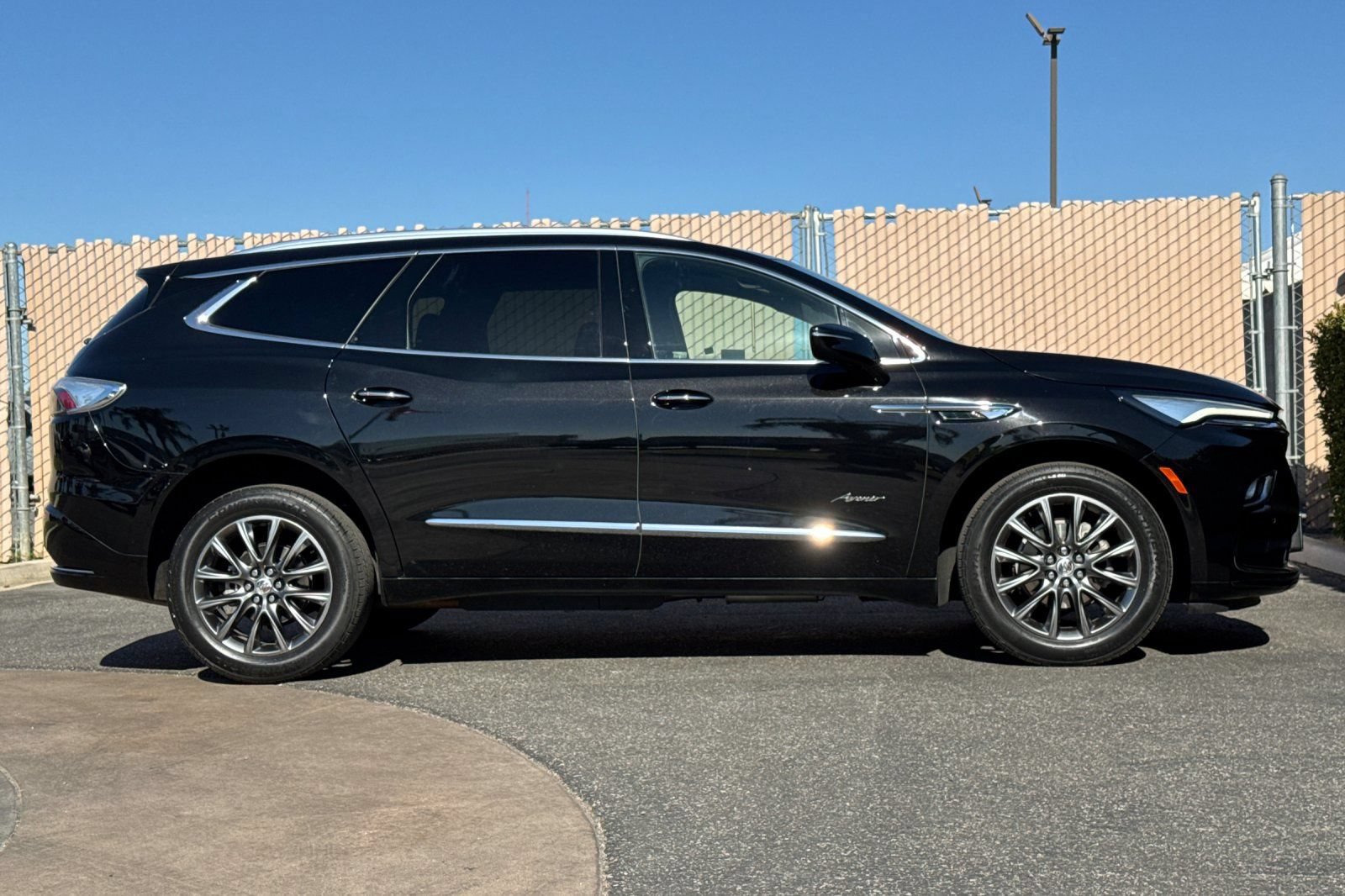 Certified 2024 Buick Enclave Avenir FWD image 3