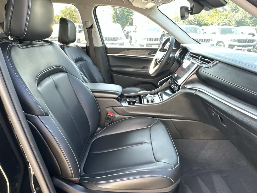 Used 2023 Jeep Grand Cherokee Limited AWD/4WD image 13