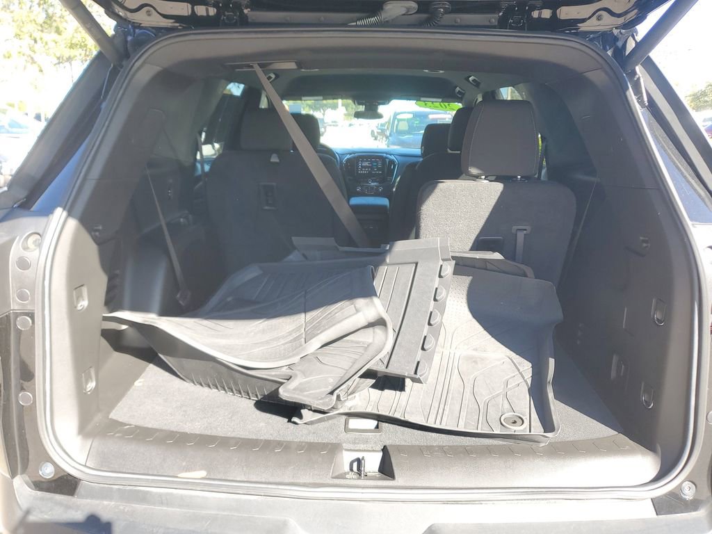 Used 2023 Chevrolet Traverse LT image 15