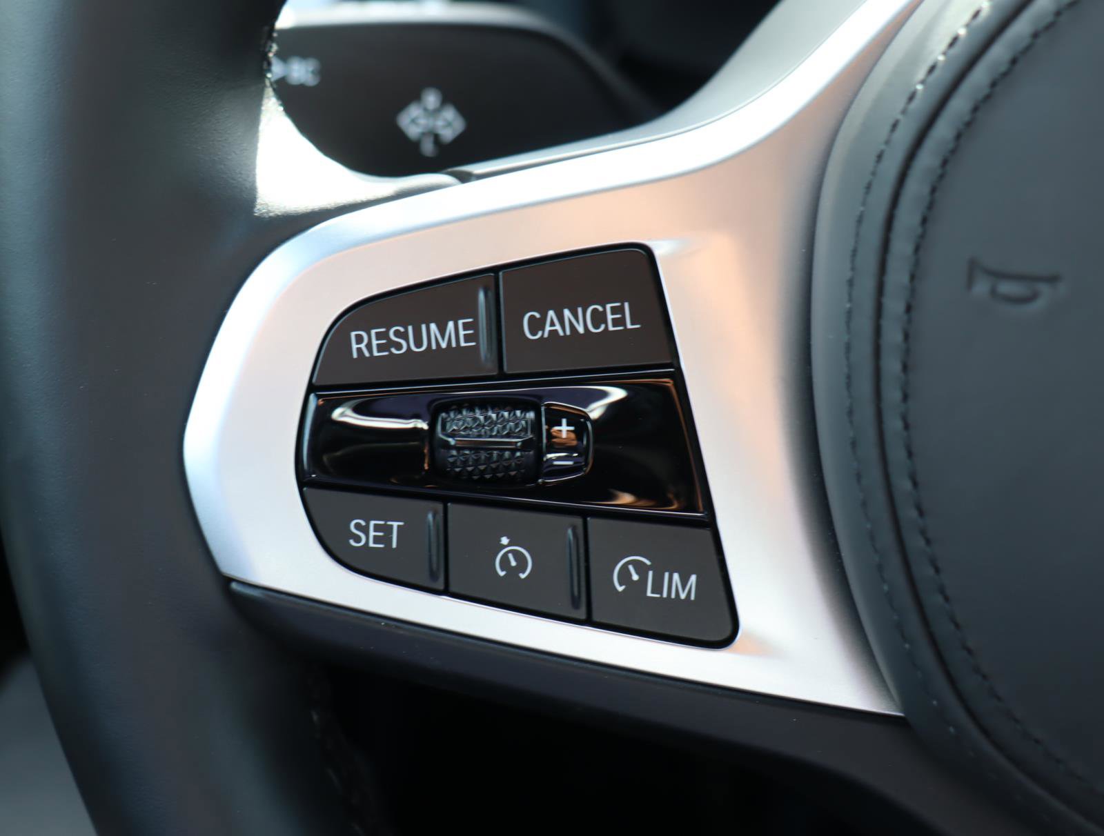 Used 2025 BMW Z4 M40i w/ Premium Package image 6