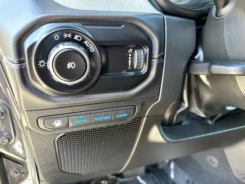 Used 2025 Jeep Wrangler Unlimited Sahara image 19