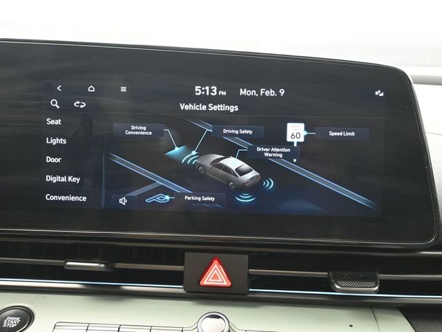 Used 2024 Hyundai Elantra Limited image 16