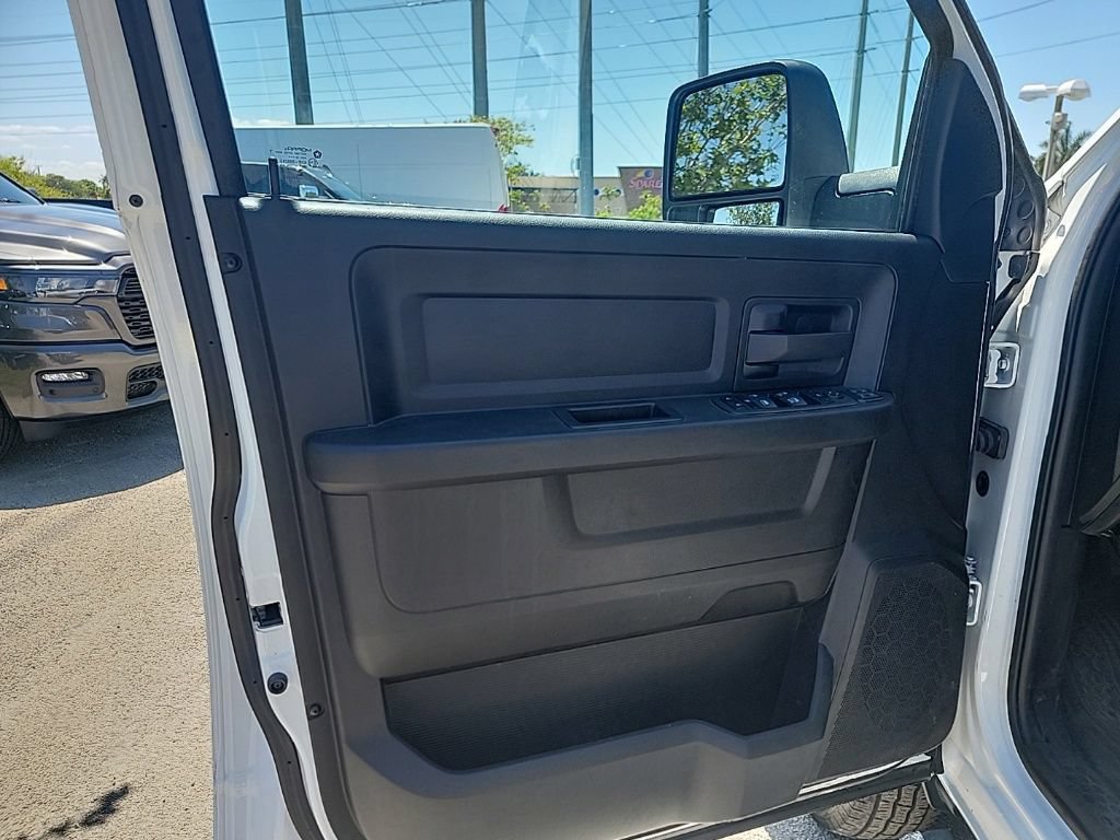 Used 2024 RAM 3500 Tradesman w/ Chrome Appearance Group AWD/4WD image 11