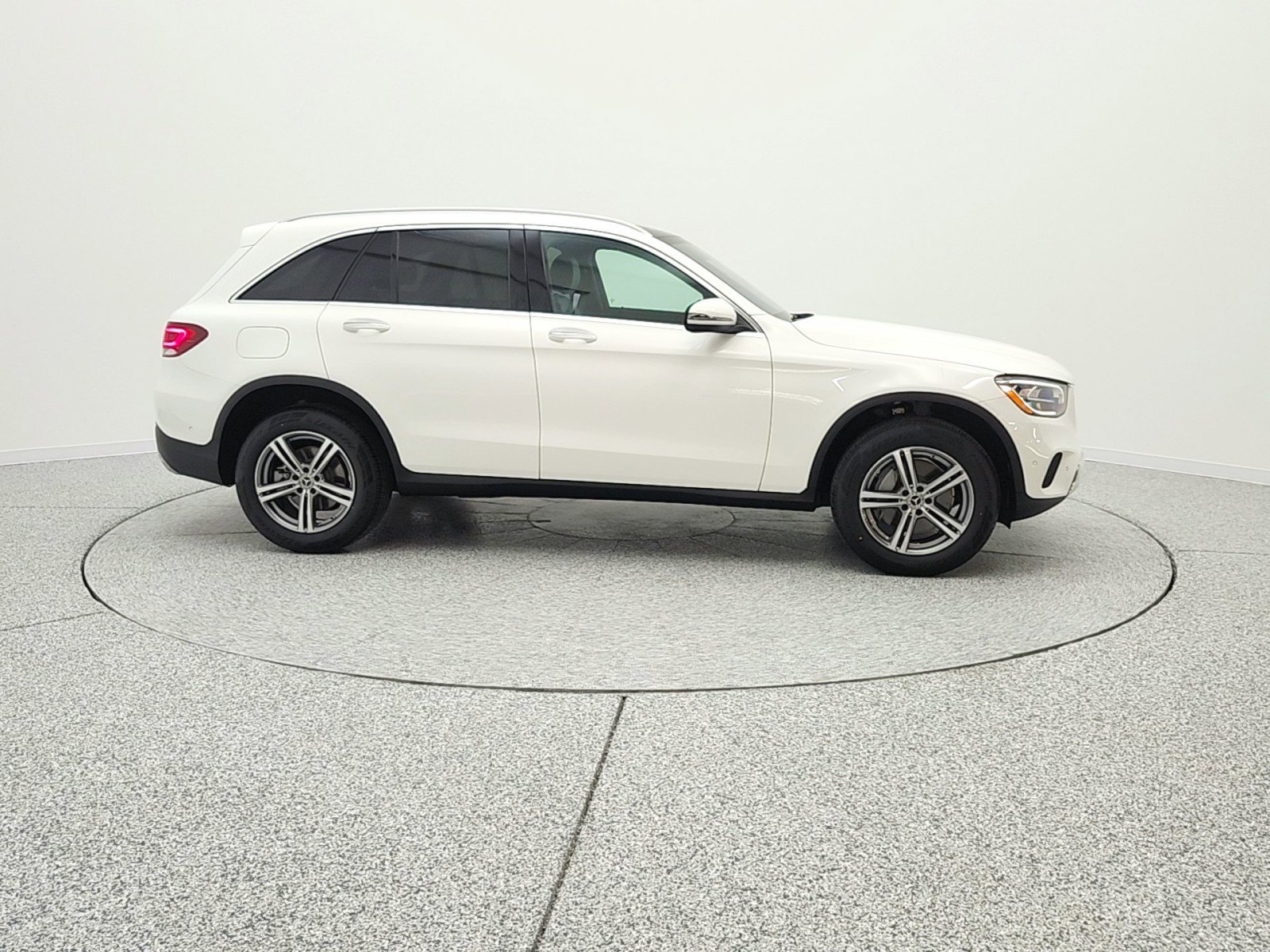 Used 2021 Mercedes-Benz GLC 300 image 4