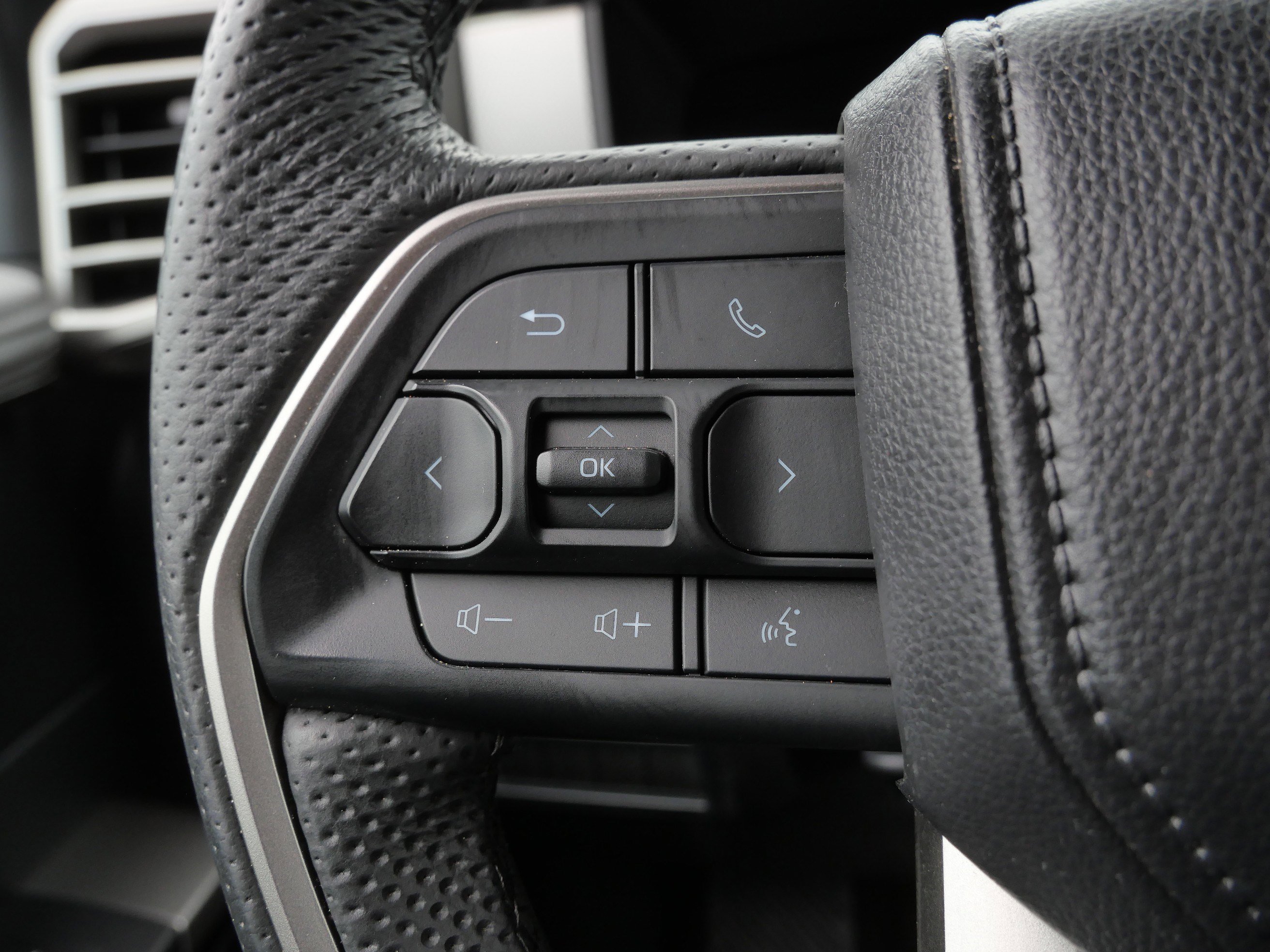 Used 2025 Toyota Tundra Limited image 28