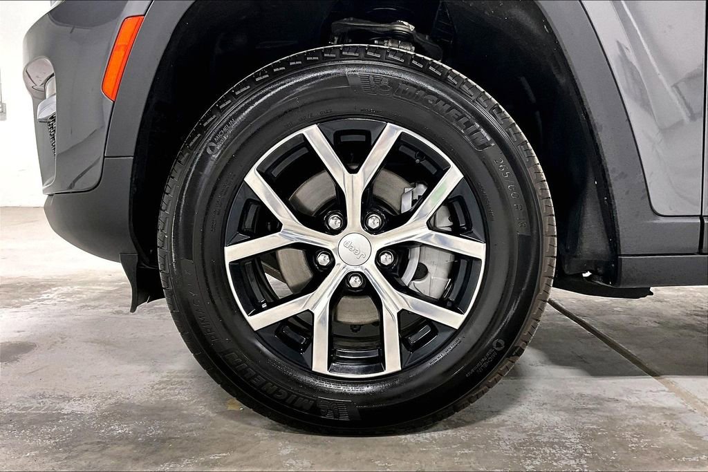 Used 2025 Jeep Grand Cherokee Limited image 11