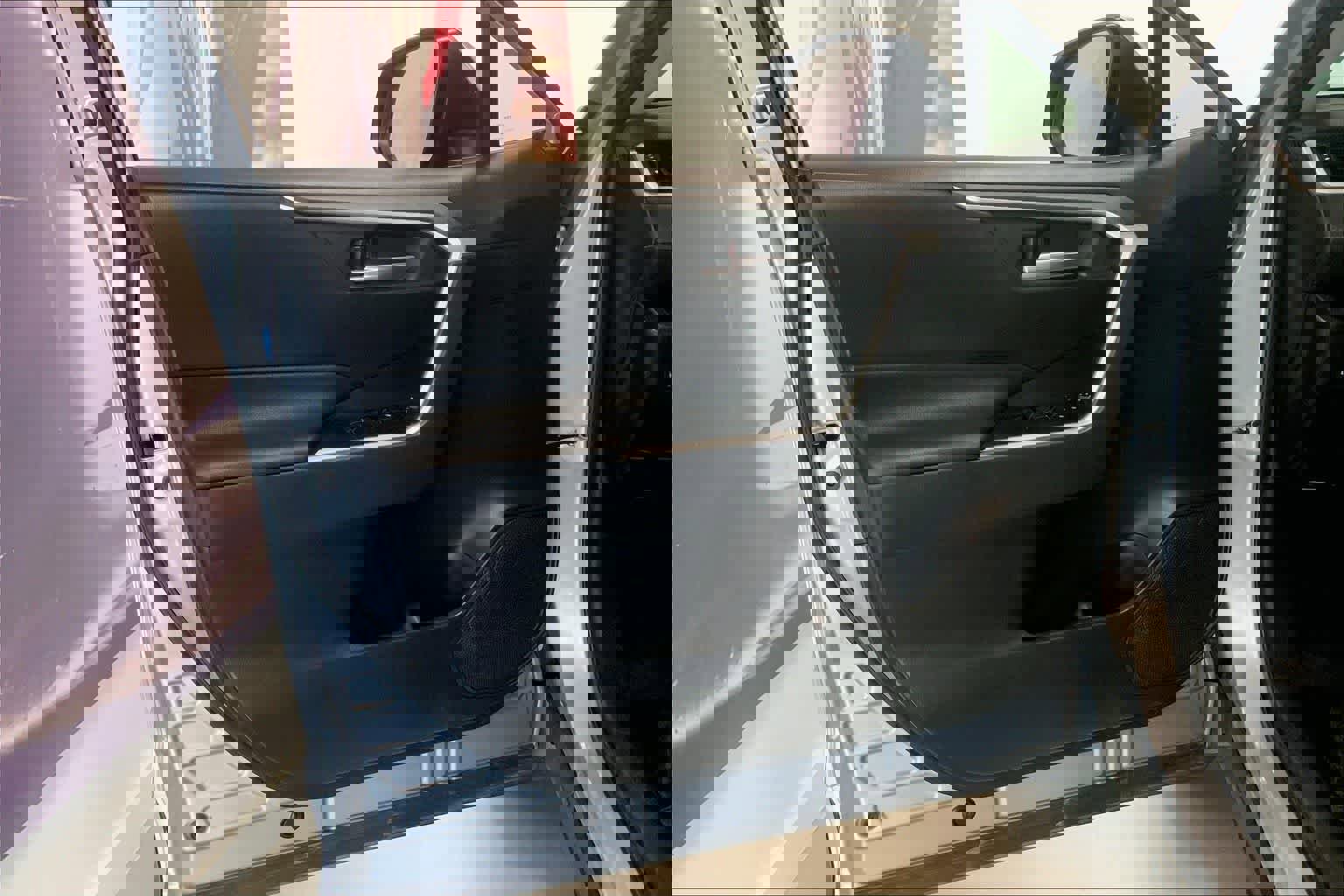 Used 2022 Toyota RAV4 XLE image 25