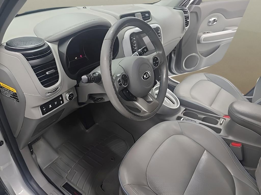 Used 2017 Kia Soul EV + w/ Sun & Fun Package image 12