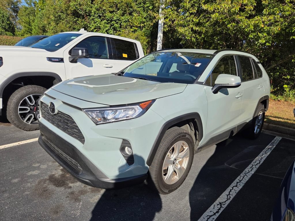 Used 2020 Toyota RAV4 XLE w/ Convenience Package FWD image 3