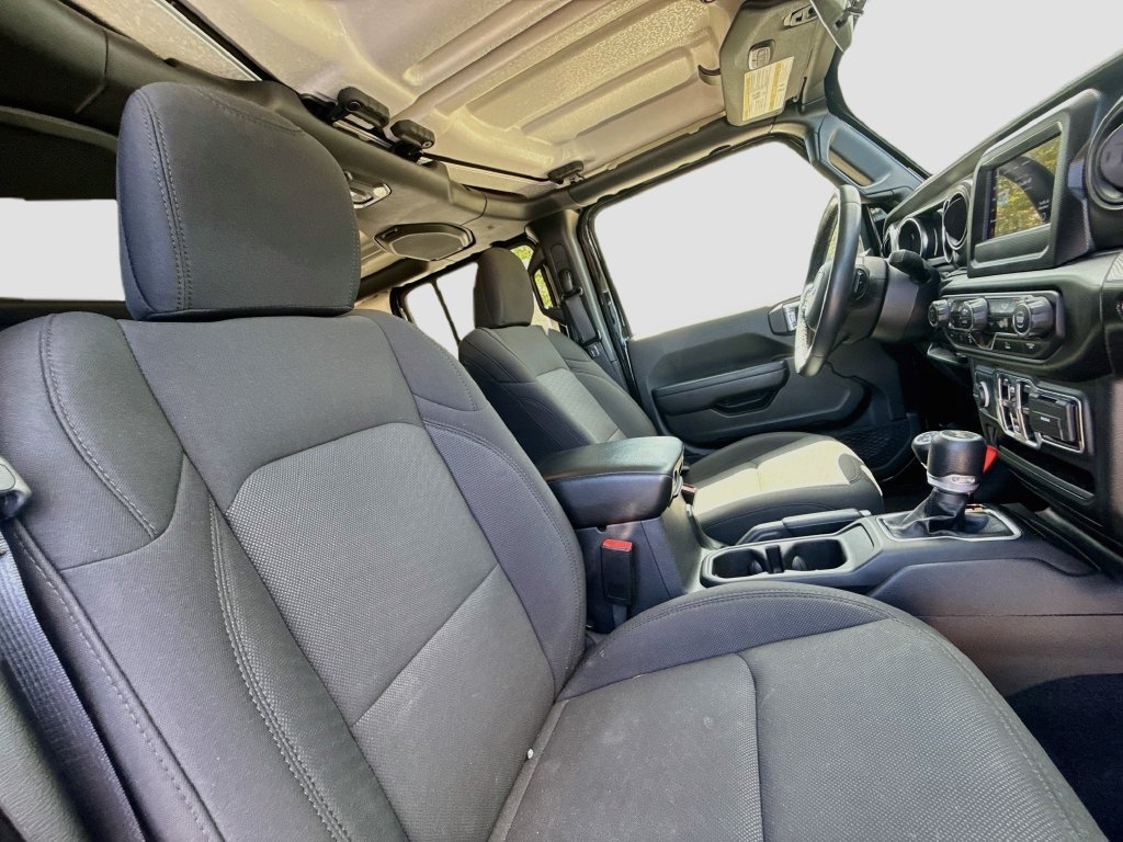Certified 2023 Jeep Wrangler Unlimited w/ Cold Weather Group AWD/4WD image 32