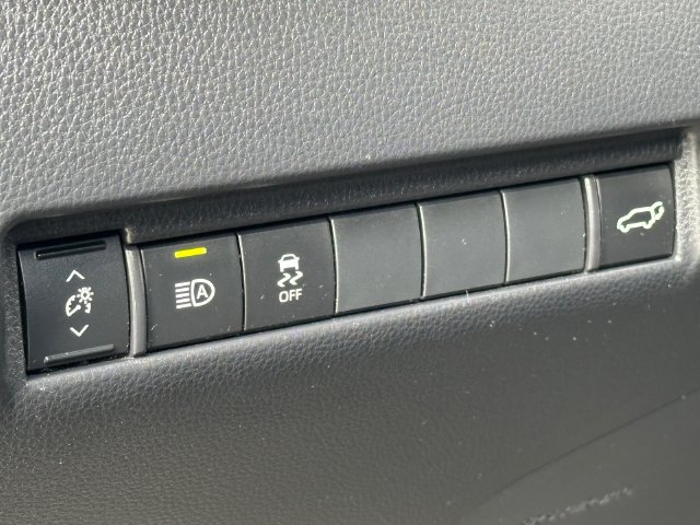 Certified 2023 Toyota Venza LE AWD/4WD image 24