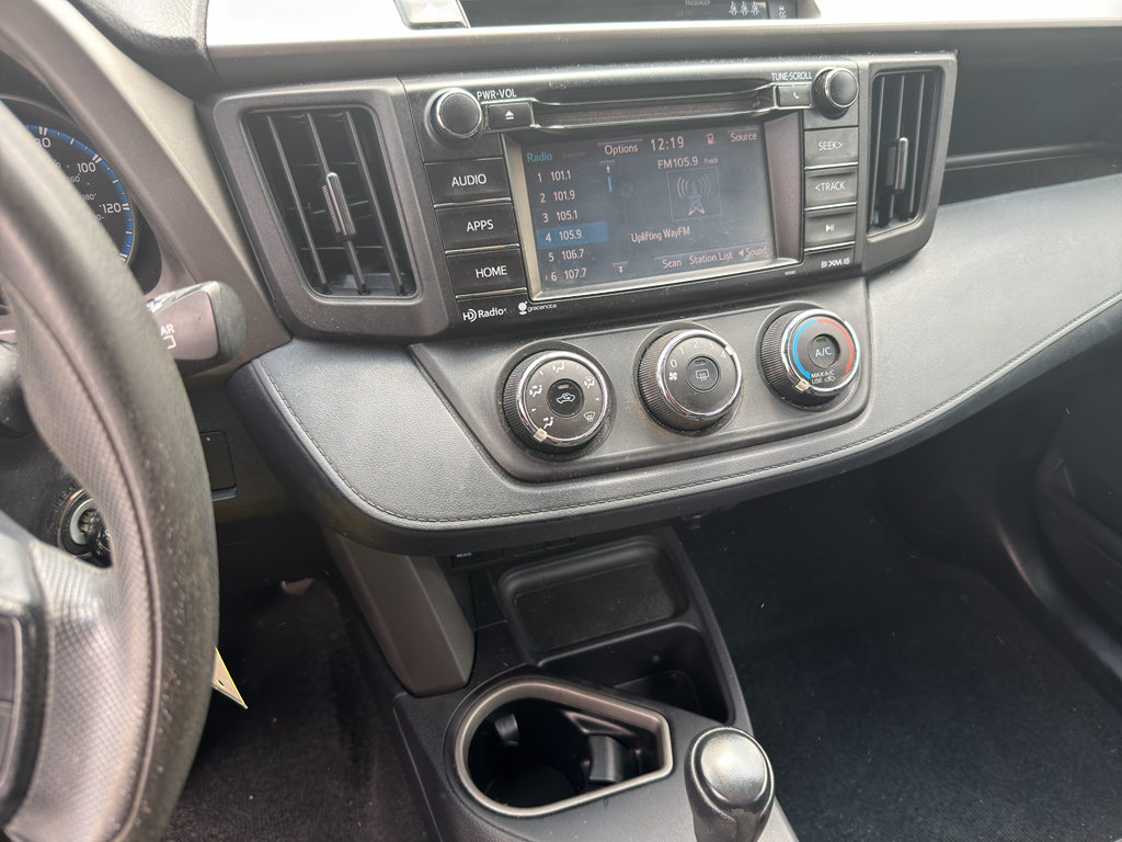 Used 2018 Toyota RAV4 LE FWD image 10