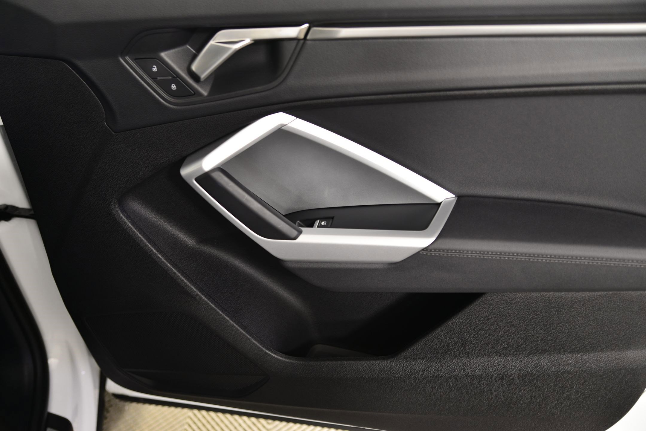 Certified 2025 Audi Q3 2.0T Premium w/ Convenience Package image 9