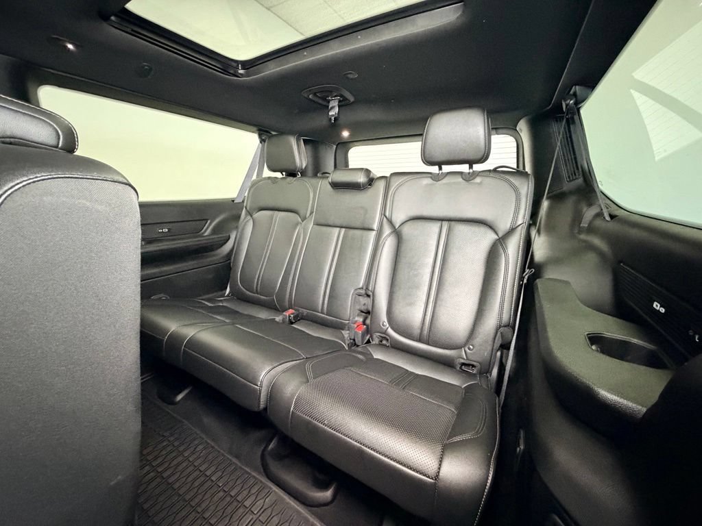 Used 2024 Jeep Wagoneer L 4WD w/ Premium Group I image 6