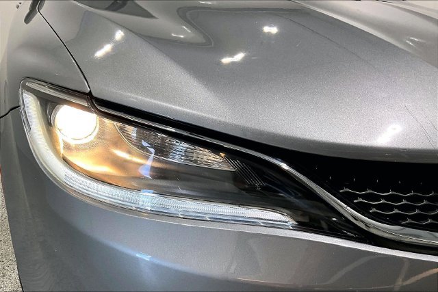Used 2016 Chrysler 200 Limited FWD image 37