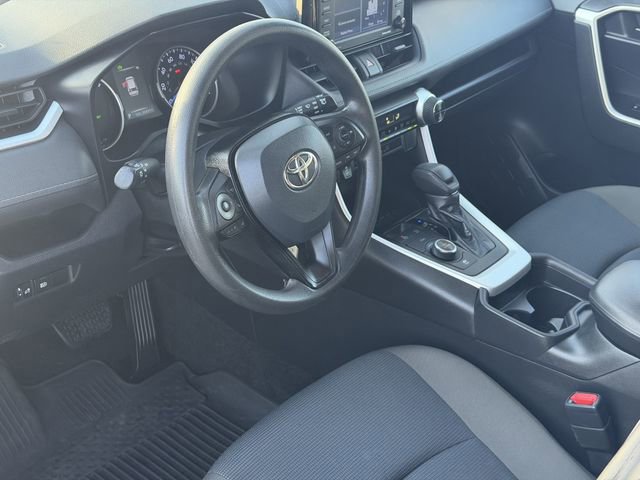 Used 2021 Toyota RAV4 LE AWD/4WD image 10