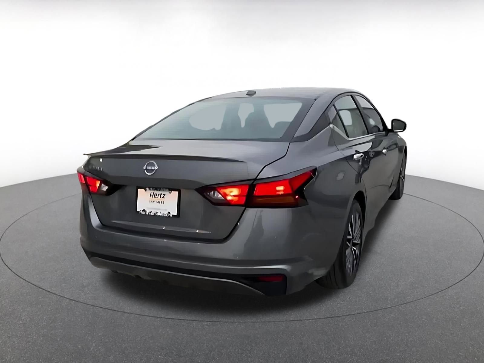 Used 2025 Nissan Altima 2.5 SV image 15